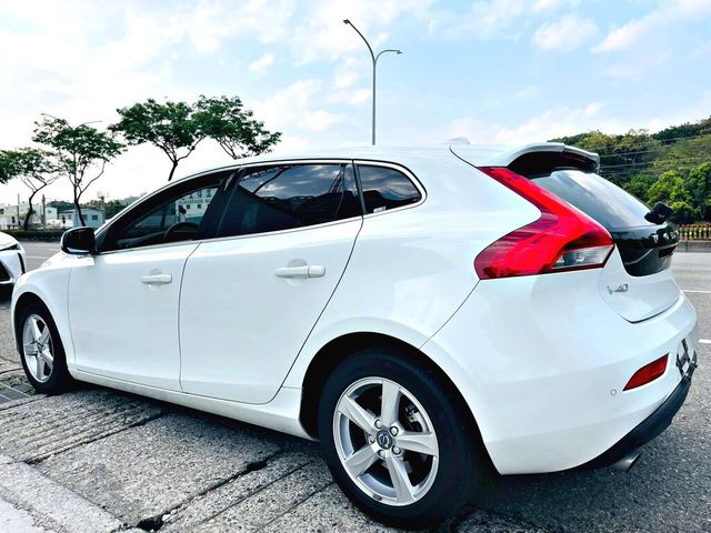VOLVO富豪 V40  第2張相片