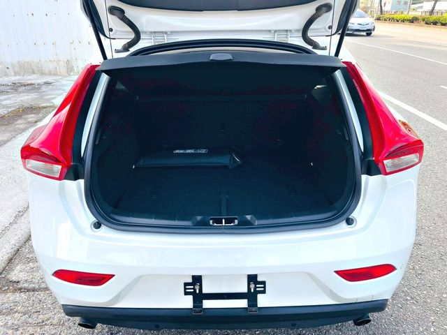 VOLVO富豪 V40  第3張相片