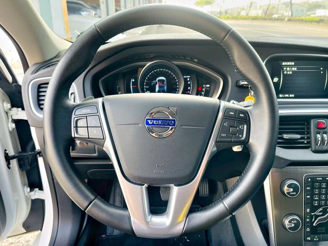 VOLVO富豪 V40  第4張相片