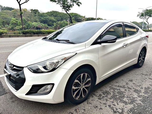 HYUNDAI現代 ELANTRA  第1張相片