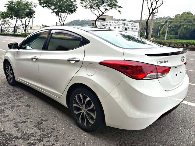 HYUNDAI現代 ELANTRA  第2張相片