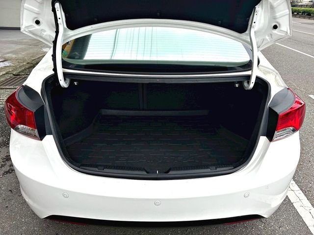 HYUNDAI現代 ELANTRA  第3張相片