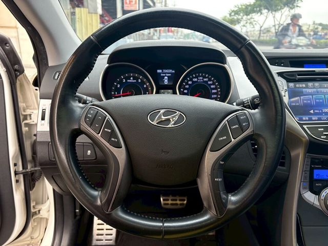 HYUNDAI現代 ELANTRA  第4張相片
