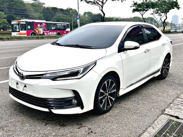 TOYOTA豐田 ALTIS  第1張相片