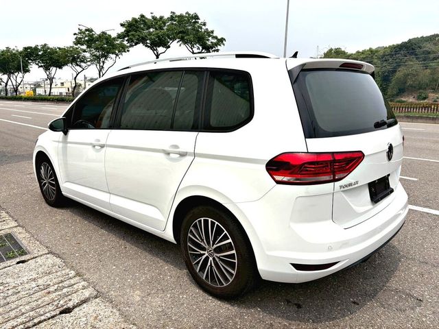 VOLKSWAGEN福斯 TOURAN  第2張相片