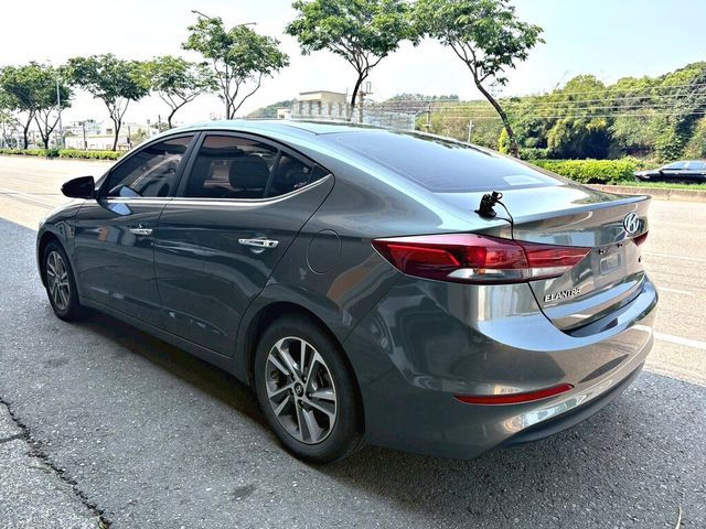 HYUNDAI現代 ELANTRA  第2張相片