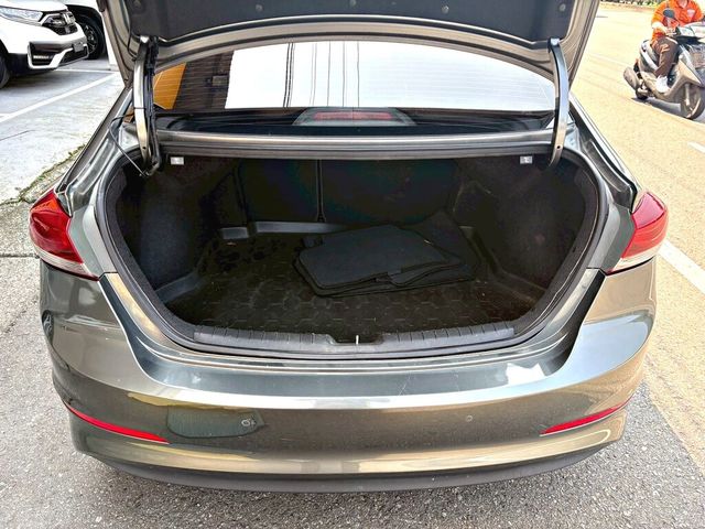 HYUNDAI現代 ELANTRA  第3張相片