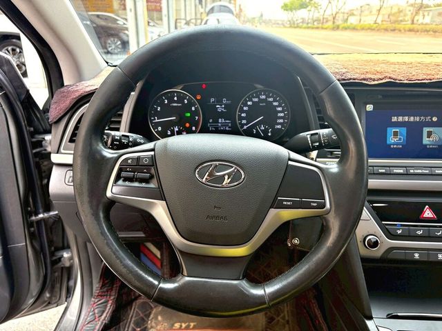 HYUNDAI現代 ELANTRA  第4張相片