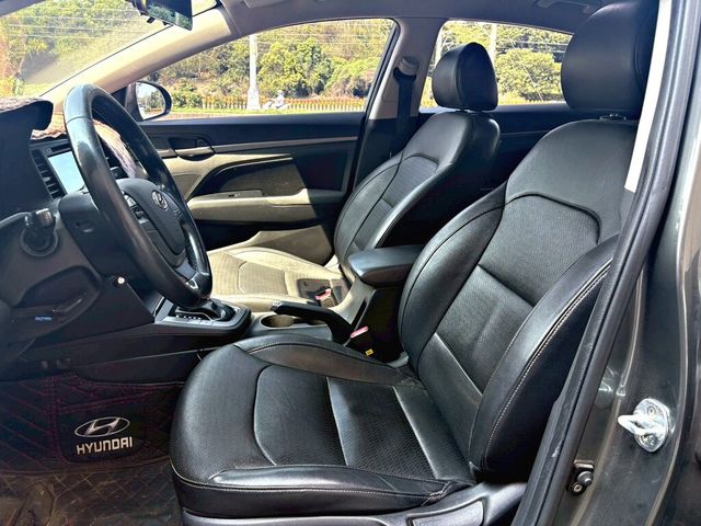 HYUNDAI現代 ELANTRA  第7張相片