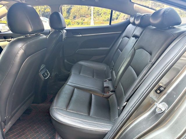 HYUNDAI現代 ELANTRA  第8張相片