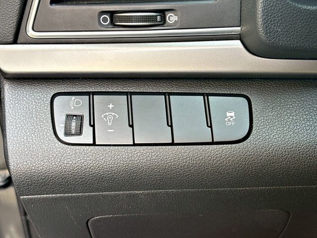 HYUNDAI現代 ELANTRA  第17張相片