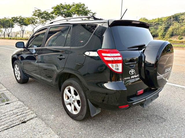 TOYOTA豐田 RAV4  第2張相片