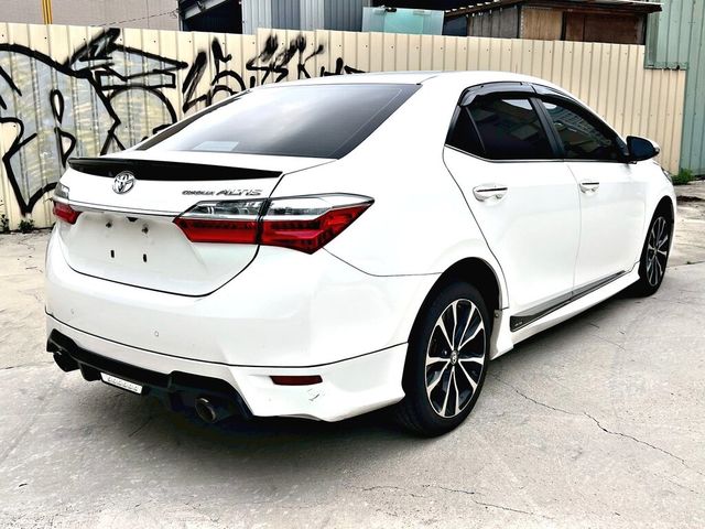 TOYOTA豐田 ALTIS  第2張相片