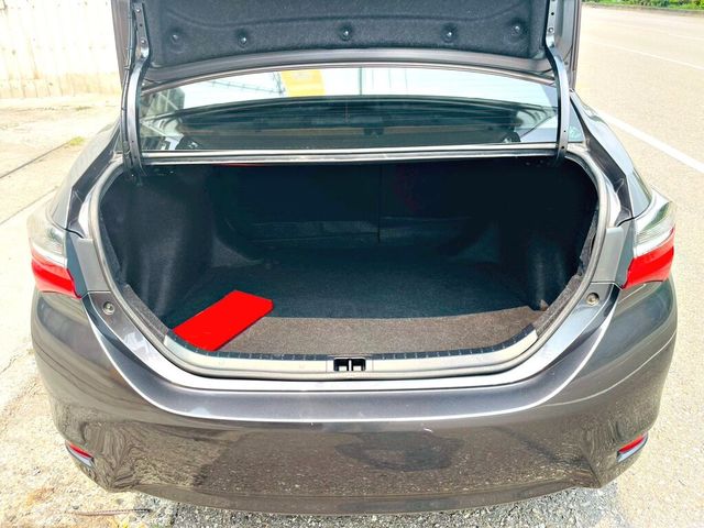 TOYOTA豐田 ALTIS  第3張相片