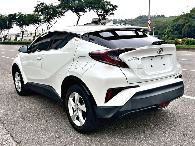 TOYOTA豐田 C-HR  第2張相片
