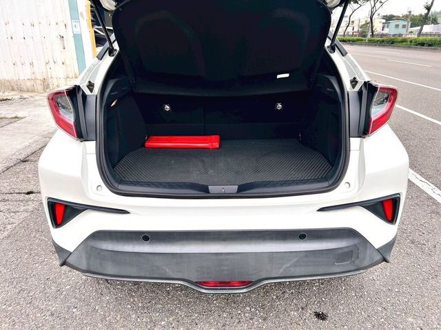 TOYOTA豐田 C-HR  第3張相片