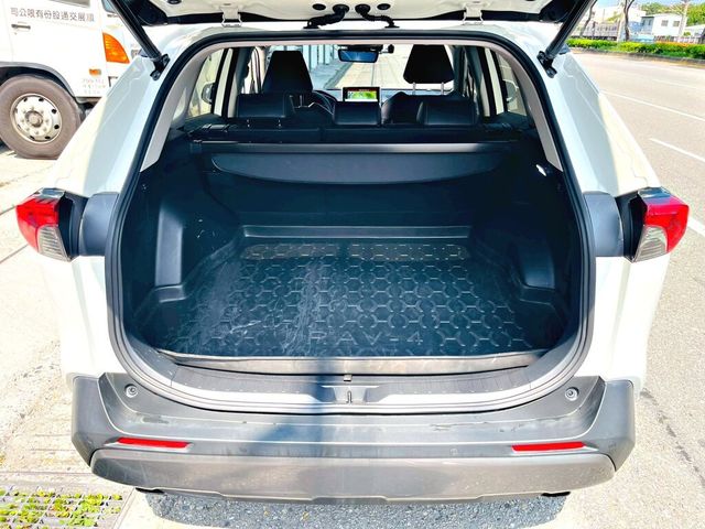 TOYOTA豐田 RAV4  第3張相片