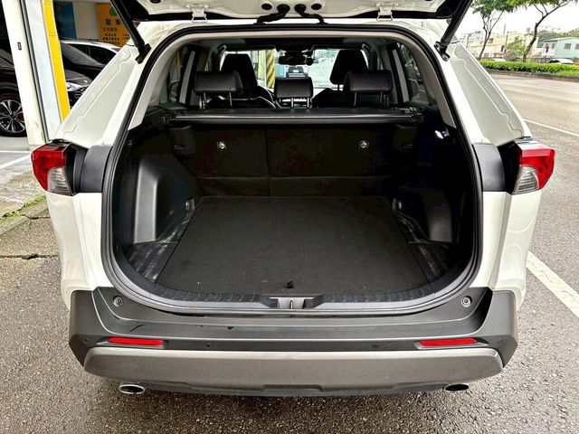 TOYOTA豐田 RAV4  第3張相片