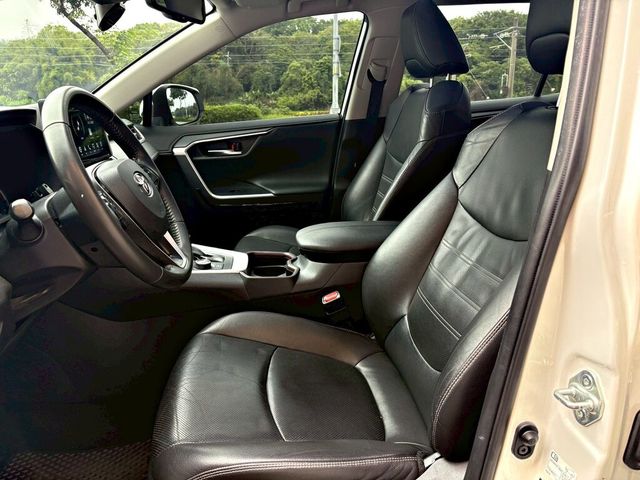 TOYOTA豐田 RAV4  第7張相片