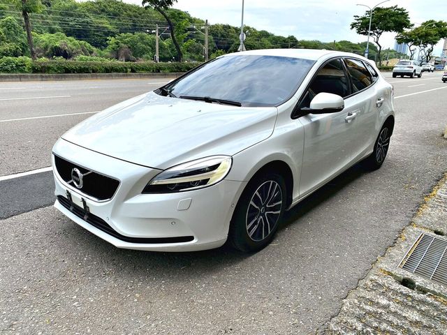VOLVO富豪 V40  第1張相片