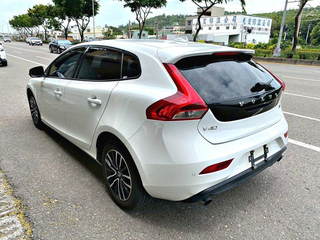 VOLVO富豪 V40  第2張相片