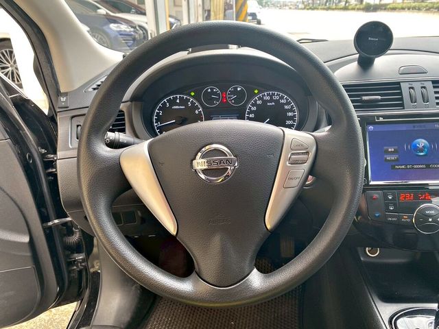 NISSAN日產 TIIDA  第5張相片