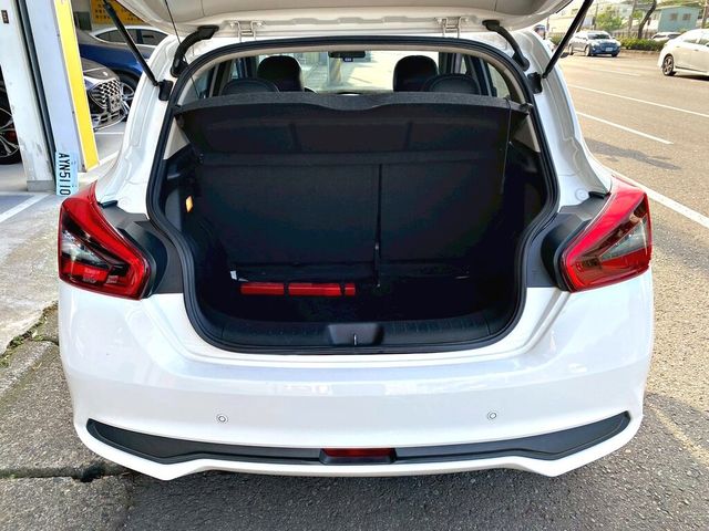 NISSAN日產 TIIDA  第3張相片