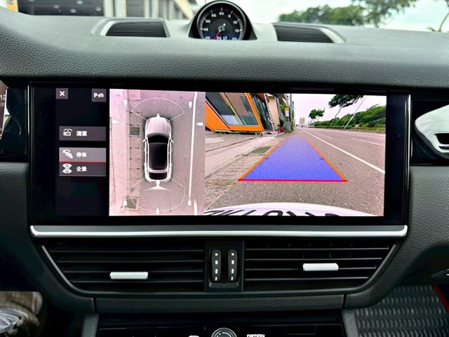 PORSCHE保時捷 CAYENNE  第14張相片