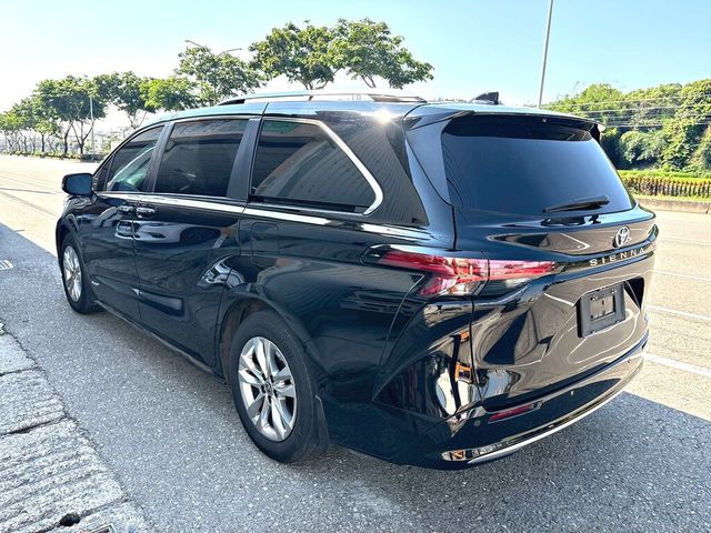 TOYOTA豐田 SIENNA  第2張相片