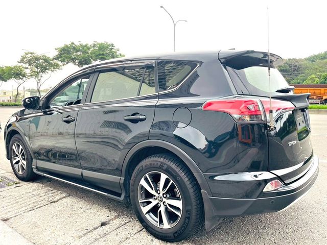 TOYOTA豐田 RAV4  第2張相片