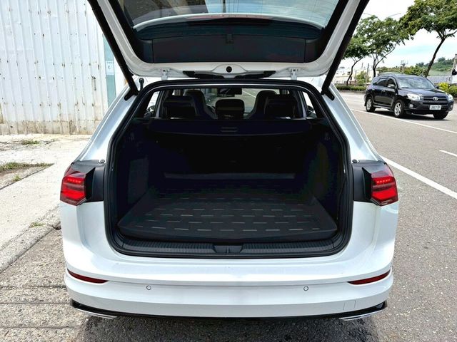 VOLKSWAGEN福斯 GOLF VARIANT  第3張相片