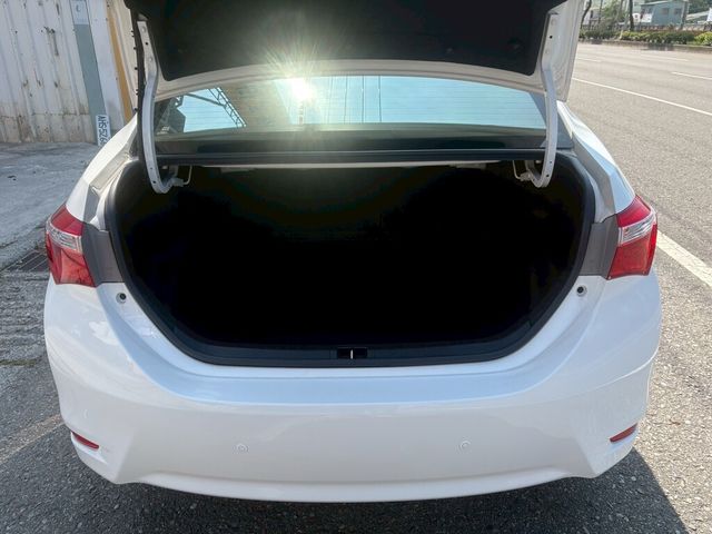 TOYOTA豐田 ALTIS  第3張相片