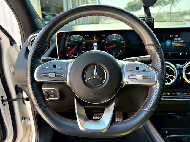M-BENZ賓士 GLA250  第4張相片