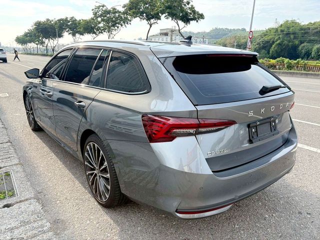SKODA司科達 OCTAVIA COMBI  第2張相片
