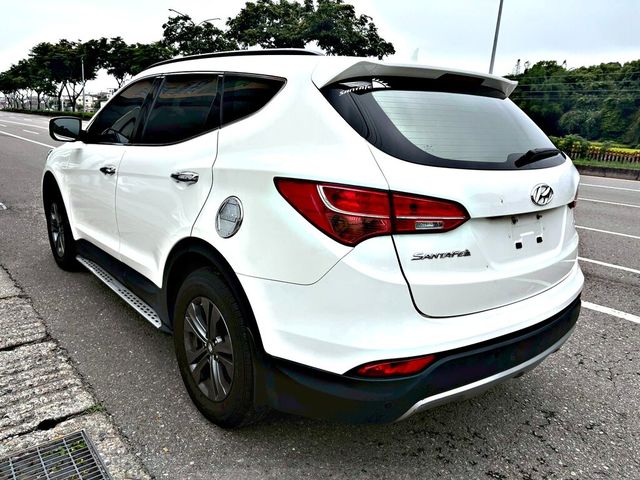 HYUNDAI現代 SANTA FE  第2張相片