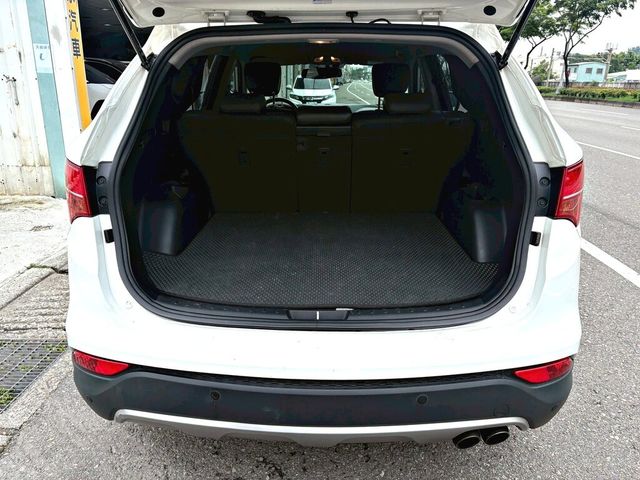 HYUNDAI現代 SANTA FE  第3張相片