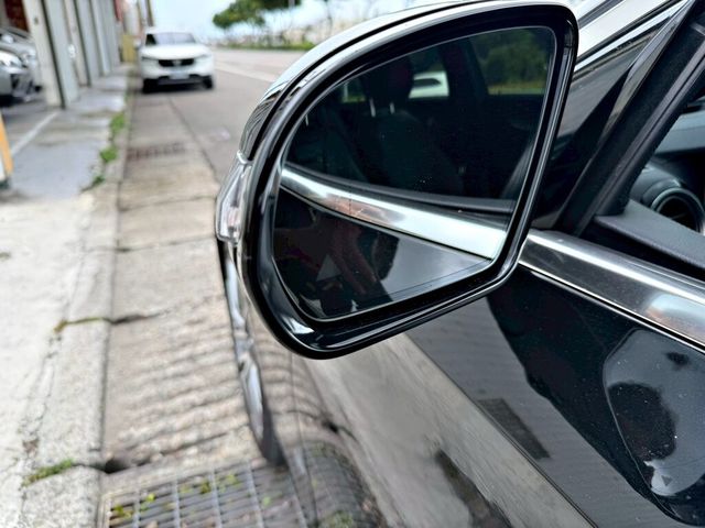 M-BENZ賓士 E300  第18張相片