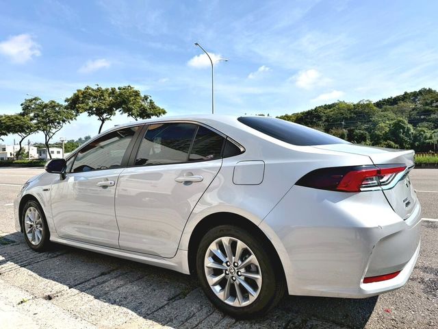 TOYOTA豐田 COROLLA ALTIS HYBRID  第2張相片