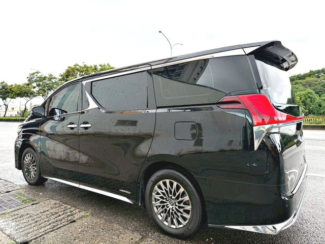 LEXUS凌志 LM300H  第2張相片