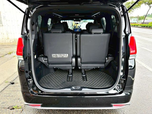 LEXUS凌志 LM300H  第3張相片