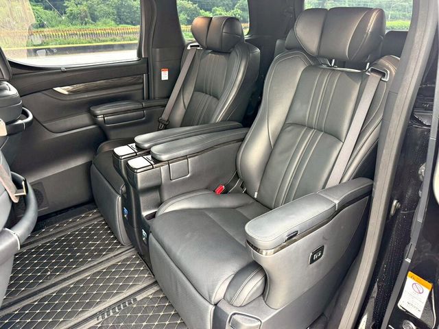 LEXUS凌志 LM300H  第8張相片