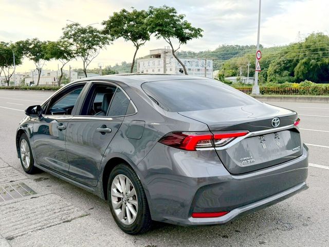 TOYOTA豐田 COROLLA ALTIS HYBRID  第2張相片