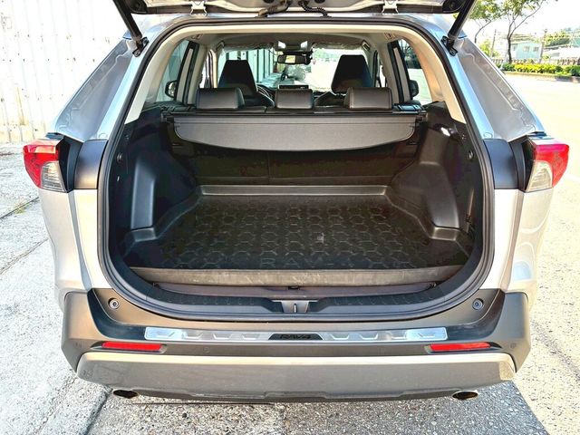 TOYOTA豐田 RAV4  第3張相片