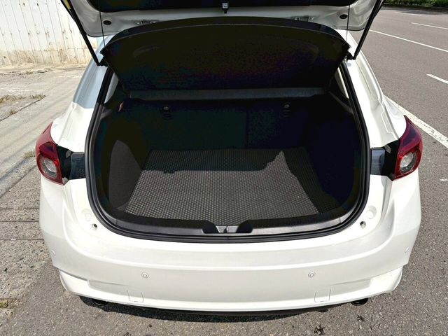 MAZDA馬自達 MAZDA 3  第3張相片
