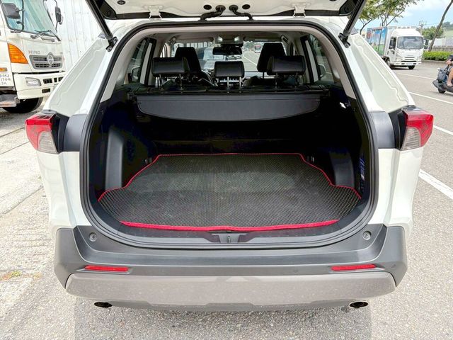 TOYOTA豐田 RAV4  第3張相片