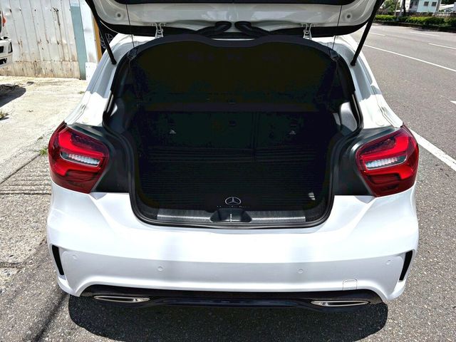 M-BENZ賓士 A180  第3張相片