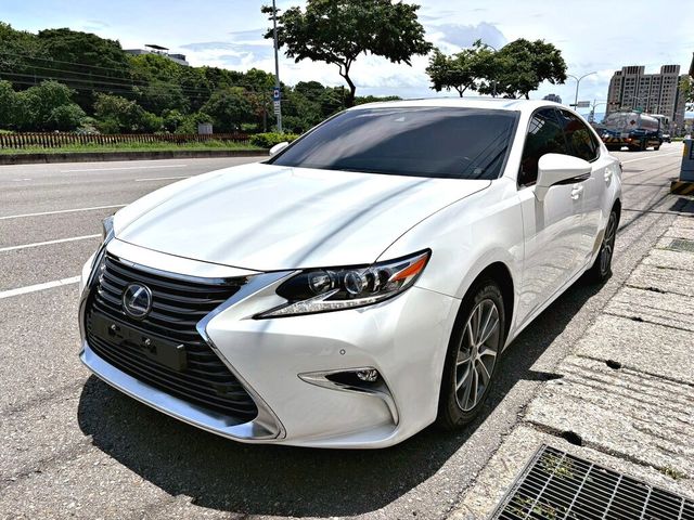 LEXUS凌志 ES300H  第1張相片