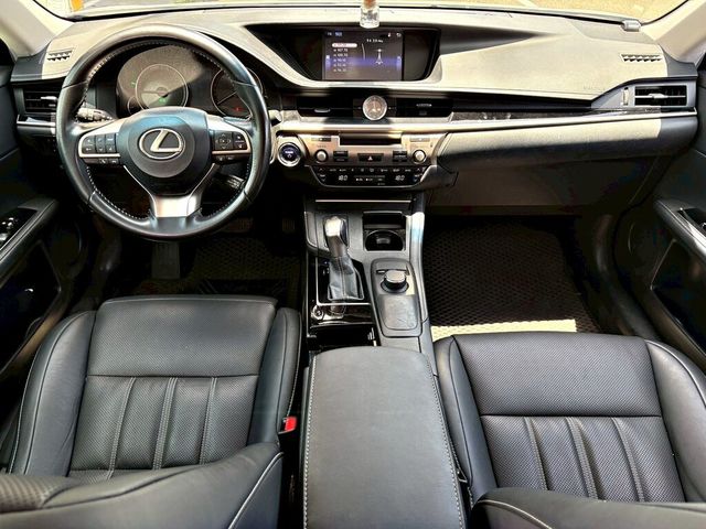 LEXUS凌志 ES300H  第9張相片