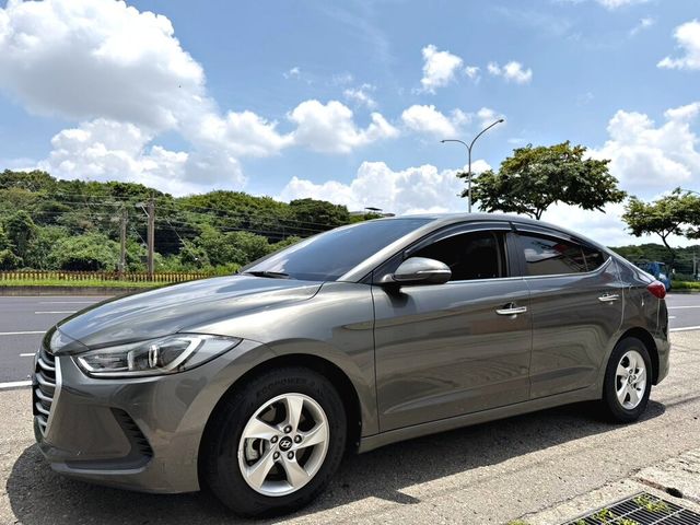 HYUNDAI現代 ELANTRA  第1張相片