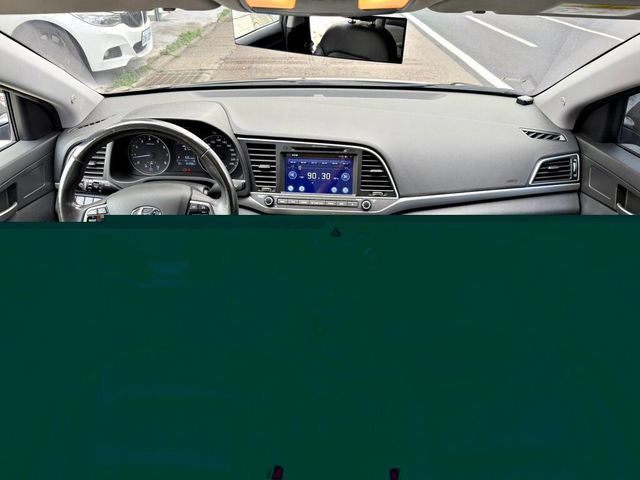 HYUNDAI現代 ELANTRA  第9張相片